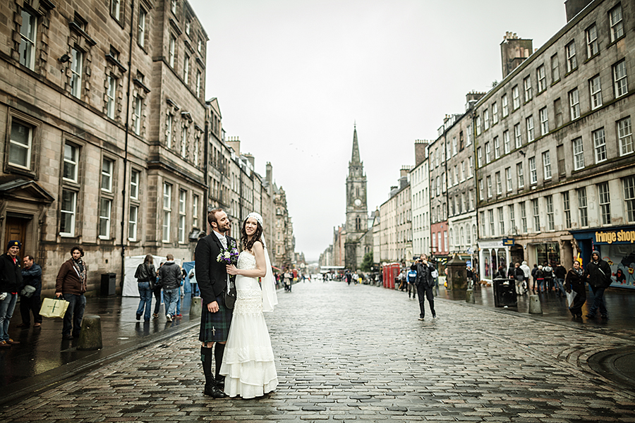 Wedding photos of a lovely couple on the famous Royal Mile
