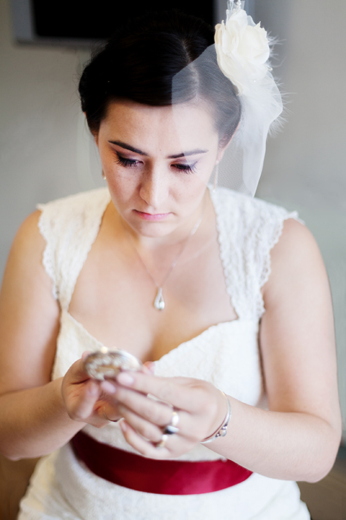 bride-getting-ready-for her-wedding