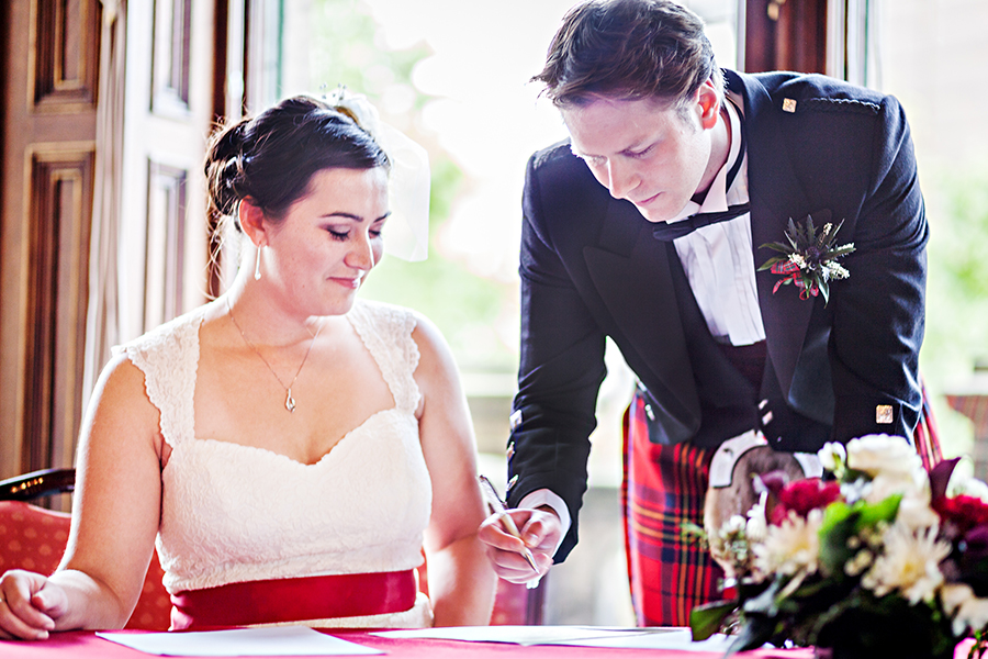 Bride-and-groom-signing-the-registrar
