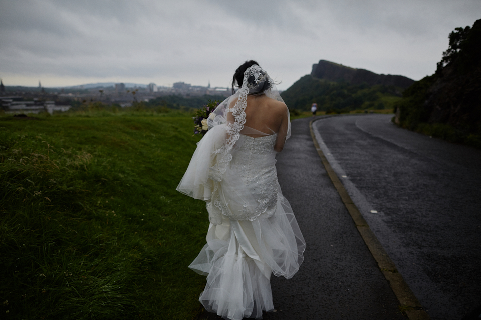 Documentary wedding photography at Arthur&#039;s Seat Edinburgh