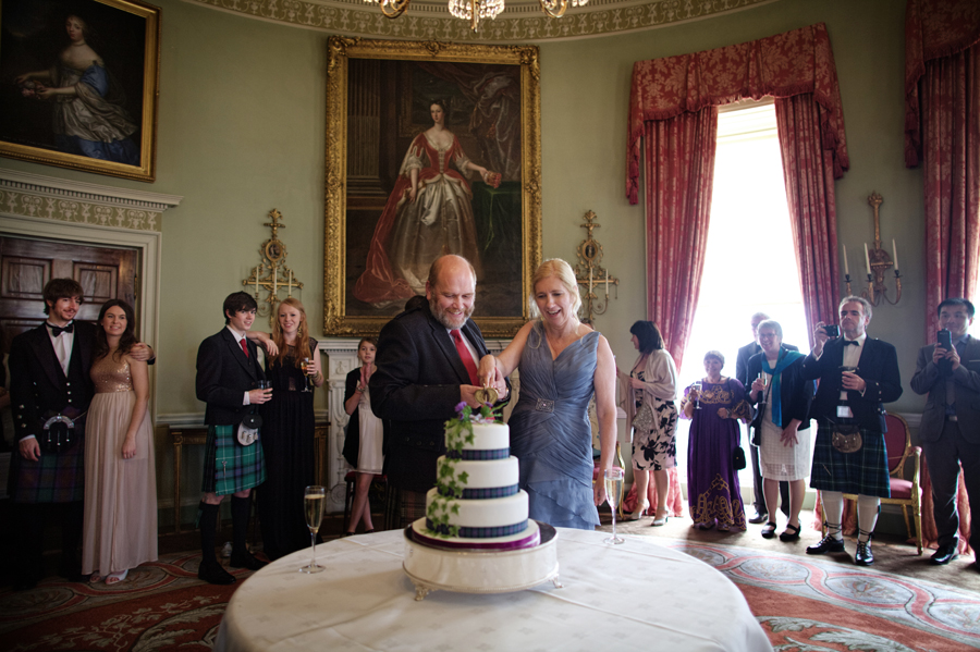 couple cutting the cake at Culzean Castle Wedding