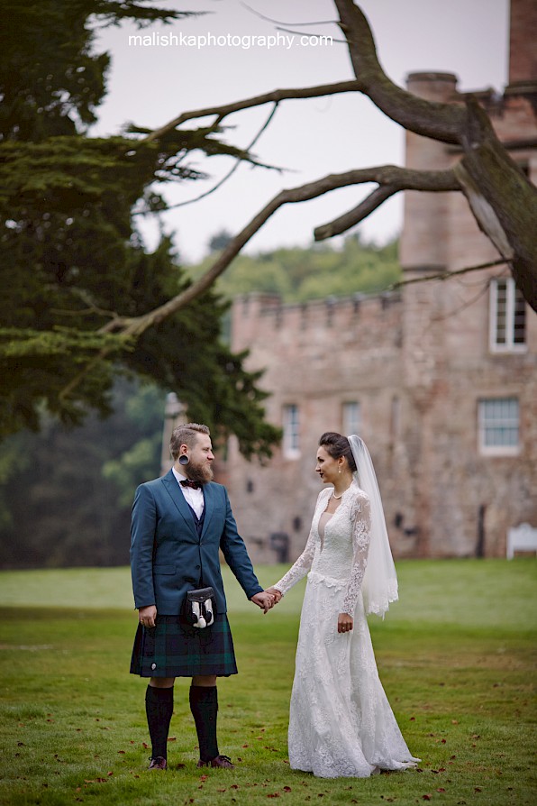 Dalhousie Castle gardens - a romatinc locations for your wedding or couple photo sesion in Scotland