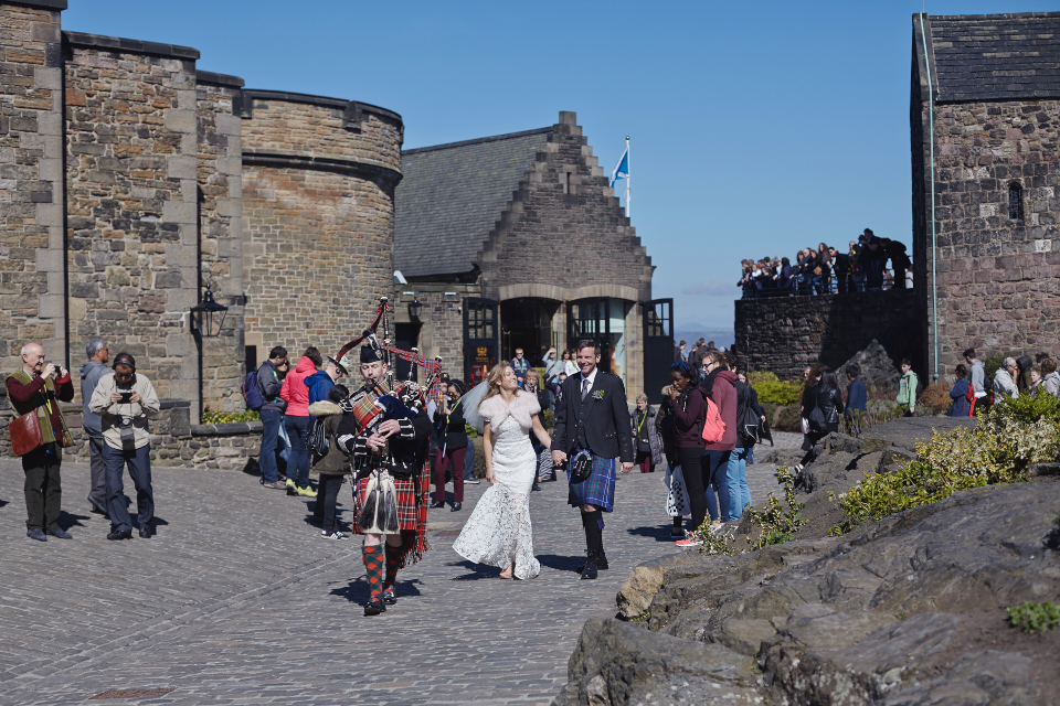 Wedding photos at Edinburgh Castle wedding